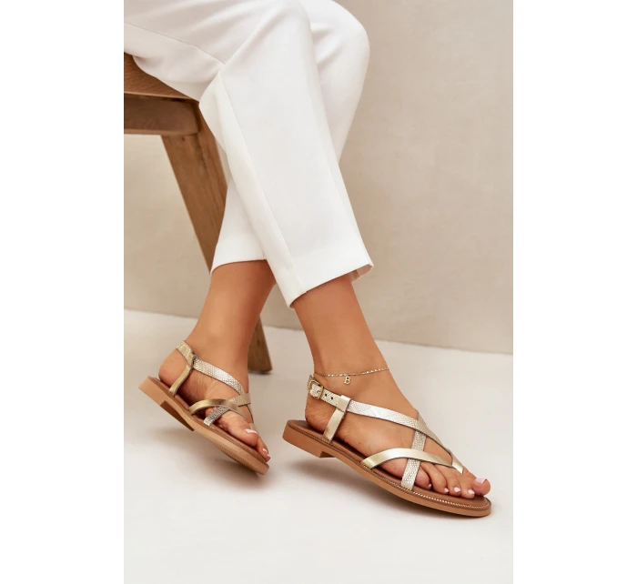 Kožené Ploché Sandály S Pásky Zlaté model 21683991 - Zazoo Kožené Ploché Sandály S Pásky Zlaté model 21683991 - Zazoo