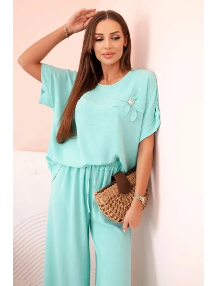 Dámský komplet z viskózy s ozdobným květem a širokými kalhotami - mátový Dámský komplet z viskózy s ozdobným květem a širokými kalhotami - mátový