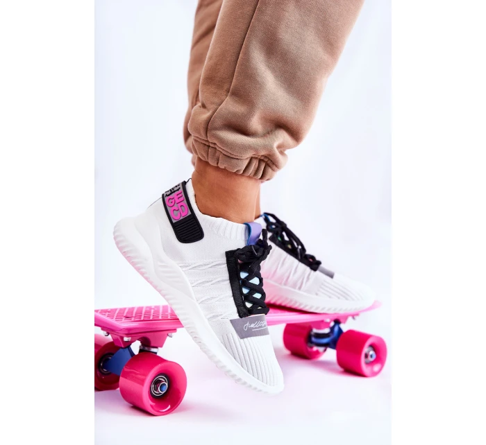 Dámská sportovní obuv nazouvací Bíle model 21591025 - Boto Dámská sportovní obuv nazouvací Bíle model 21591025 - Boto