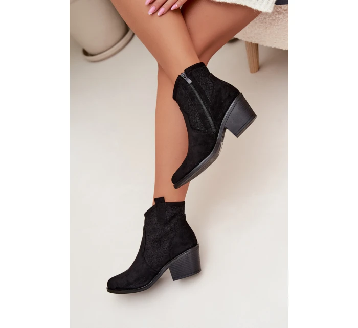 Dámské perforované kotníkové boty na podpatku model 22007400 Černé - S.Barski