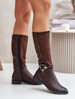 Zateplené Kozačky Na Plochém Podpatku S Přezkou Hnědé model 21881041 - Kesi