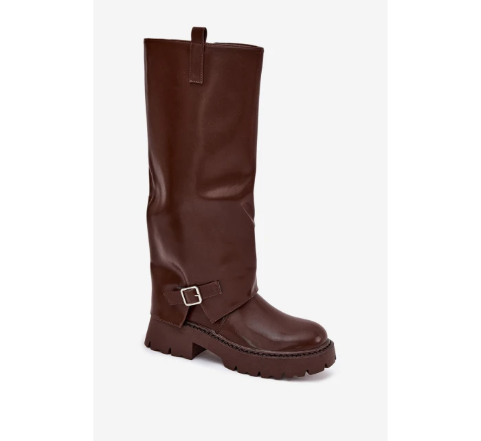 Dámské zateplené kozačky s vyhrnutou holení a přezkou Fiorae – čokoládové, eko semiš Dámské zateplené kozačky s vyhrnutou holení a přezkou Fiorae – čokoládové, eko semiš