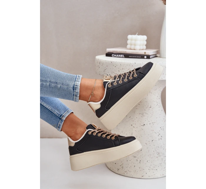 na platformě s ozdobnými šňůrkami černé model 21683454 - Boto na platformě s ozdobnými šňůrkami černé model 21683454 - Boto