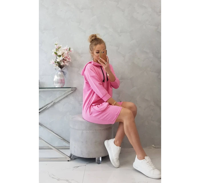 Šaty s kapucí ve světle růžové barvě Šaty s kapucí ve světle růžové barvě