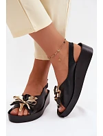 Kožené dámské sandály s ozdobou model 22133641 Černé - S.Barski