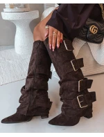 Dámské kozačky na podpatku s lemem a zlatými Eco semiš čokoládové model 21786876 - Boto Dámské kozačky na podpatku s lemem a zlatými Eco semiš čokoládové model 21786876 - Boto