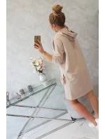 Béžové šaty s kapucí