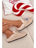 Dámské pantofle s ozdobami a sponou zateplené kožešinou béžové model 21786626 - Boto Dámské pantofle s ozdobami a sponou zateplené kožešinou béžové model 21786626 - Boto