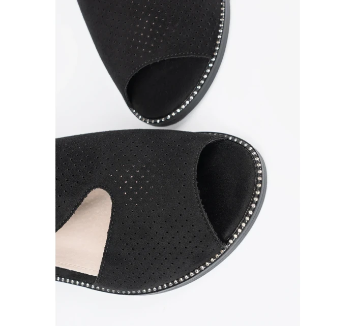 Trendy dámské  sandály černé na plochém podpatku