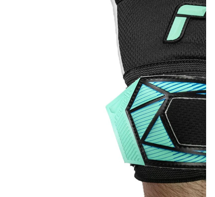 Reusch Attrakt RE:GRIP NC brankářské rukavice černo-modré 5670535 7272