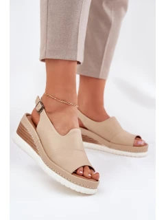 Dámské kožené sandály na klínu model 21696009 béžové - Artiker
