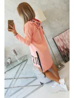model 18746993 šaty s kapucí a potiskem - K-Fashion model 18746993 šaty s kapucí a potiskem - K-Fashion