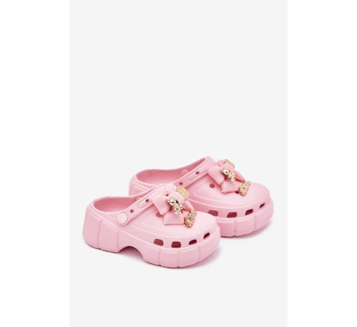 Dětské Dívčí Pantofle Pěnové S Mašlí A Ozdobami Růžové model 21700393 - Boto Dětské Dívčí Pantofle Pěnové S Mašlí A Ozdobami Růžové model 21700393 - Boto