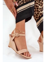 Dámské lakované sandály na klínku Nude Vliraya Dámské lakované sandály na klínku Nude Vliraya