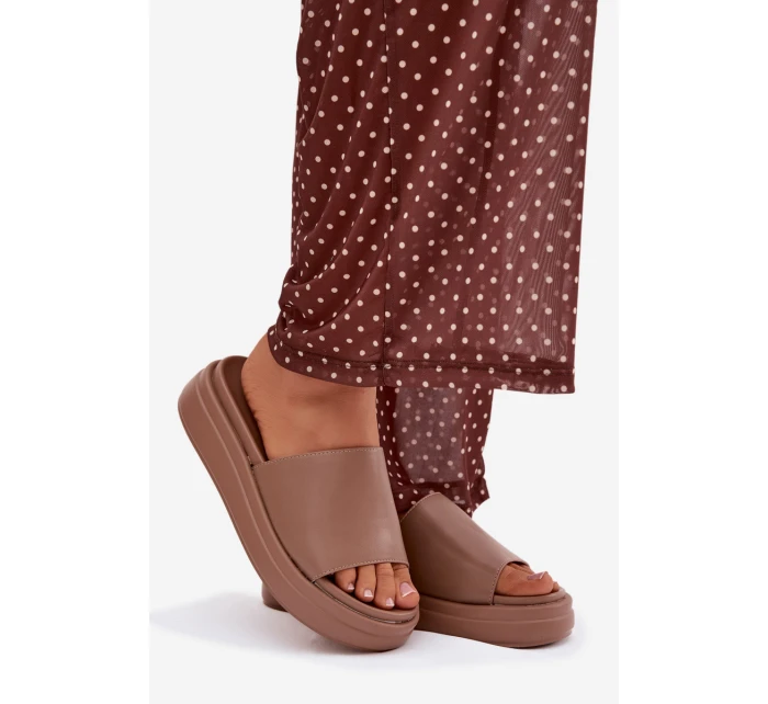 Dámské pantofle na platformě – tmavě béžové Tanelisse