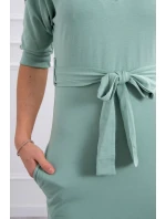 Šaty s křídly na ramenou tmavě mátové barvy