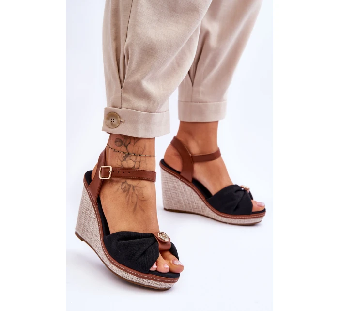 Dámské sandály na klínku s ozdobou černá model 21618450 - Boto Dámské sandály na klínku s ozdobou černá model 21618450 - Boto