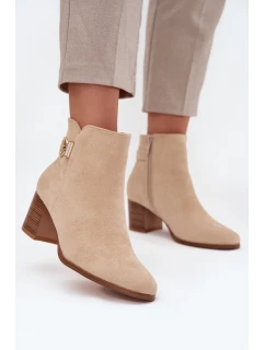 Zateplené dámské kotníkové boty na podpatku se zlatým detailem béžové model 21708228 - Boto