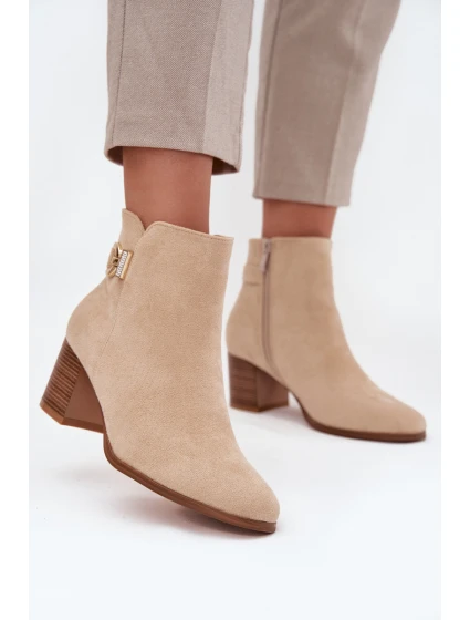 Zateplené dámské kotníkové boty na podpatku se zlatým detailem béžové model 21708228 - Boto Zateplené dámské kotníkové boty na podpatku se zlatým detailem béžové model 21708228 - Boto