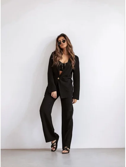 Černý dámský oblek se model 19673946 - Moon Černý dámský oblek se model 19673946 - Moon