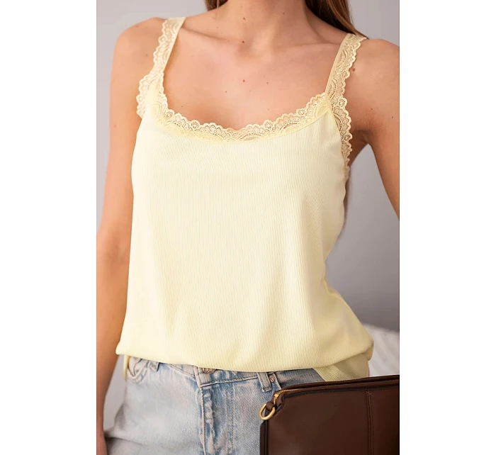 Dámská halenka na ramínka s krajkovým zakončením žlutá Dámská halenka na ramínka s krajkovým zakončením žlutá