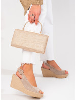 Klasické dámské  sandály hnědé na klínku