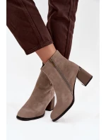 Dámské zateplené semišové kotníkové boty na sloupku s ozdobným detailem – béžové Artiker Dámské zateplené semišové kotníkové boty na sloupku s ozdobným detailem – béžové Artiker