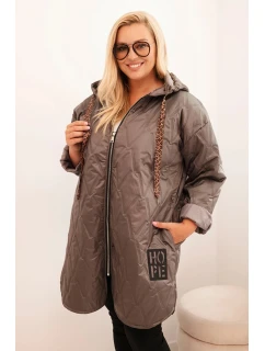 Dámská bunda Plus Size prošívaná s kapucí a nápisem model 21297114 cappuccino - K-Fashion