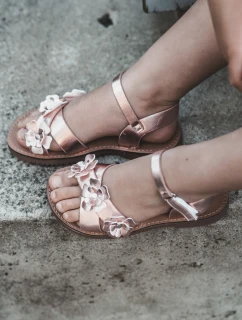 Dětské sandálky zdobené květy s suchým zipem růžové Fagossa