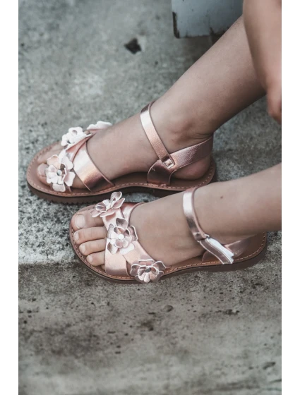 Dětské sandálky zdobené květy s suchým zipem růžové Fagossa