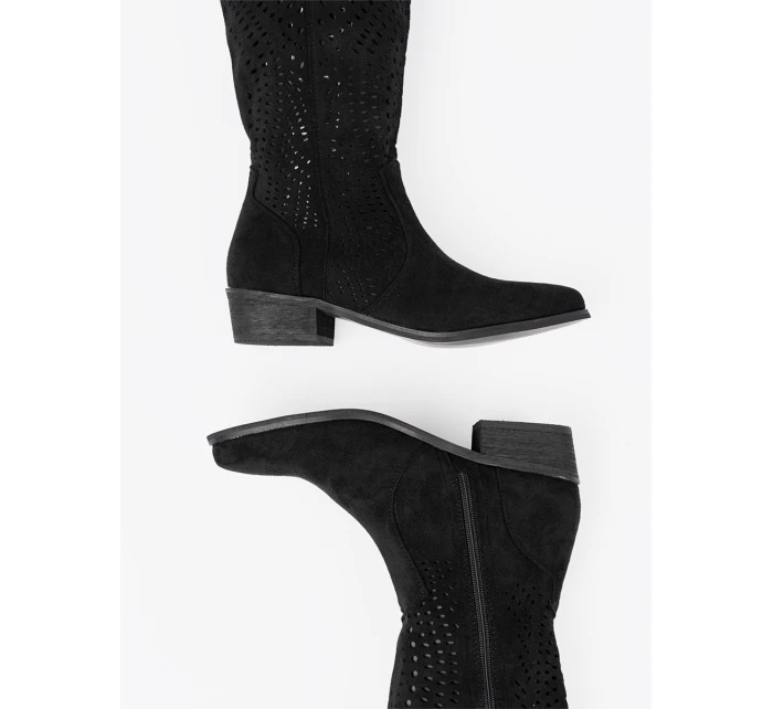 Trendy černé kozačky dámské na širokém podpatku Trendy černé kozačky dámské na širokém podpatku