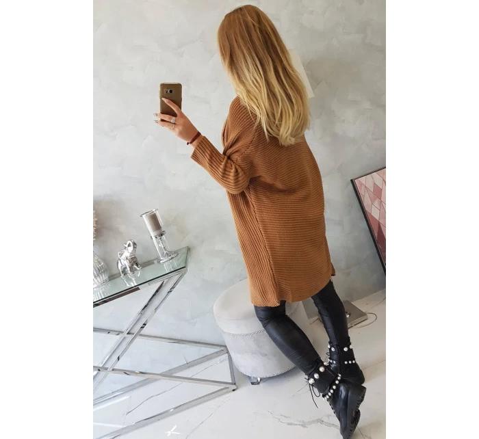 Svetr s netopýřími rukávy velbloudí