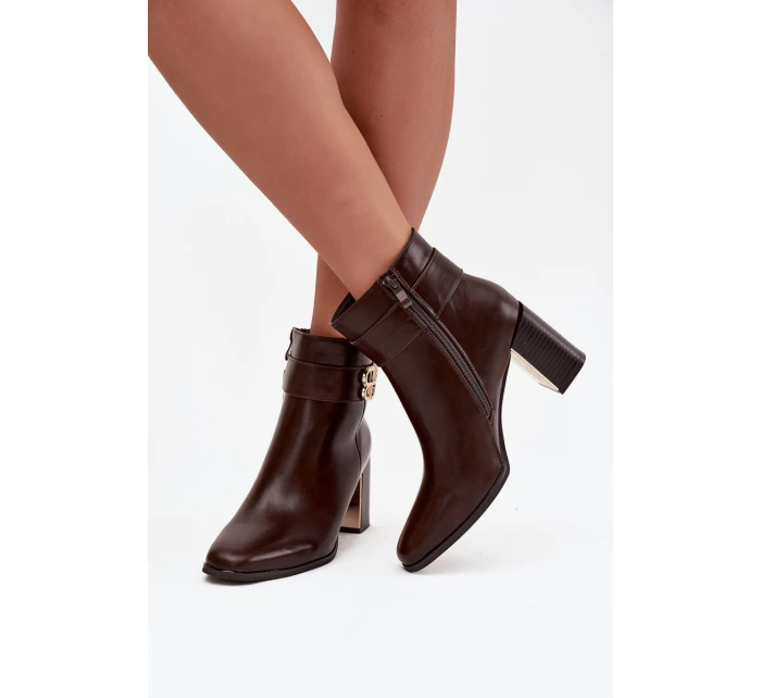 Dámské kotníkové boty na podpatku s páskem a zlatým detailem čokoládové Galinne