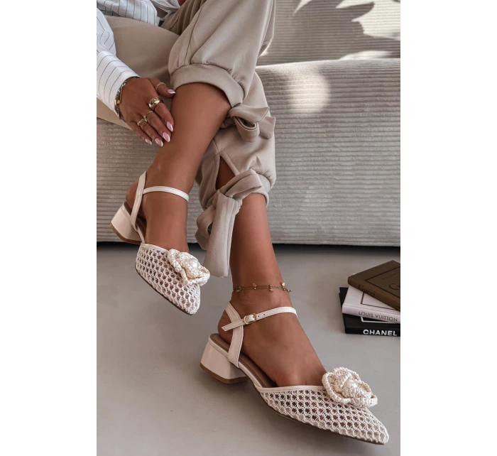 Dámské sandály na klínku s ozdobným detailem světle béžové Vionessa
