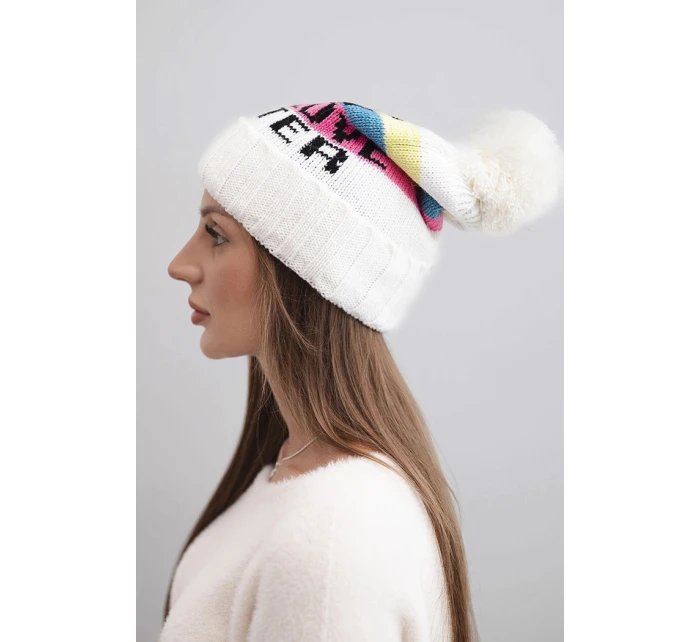 Dámská zimní čepice s vlnou a nápisem s velkým bambulí K422 bílá Dámská zimní čepice s vlnou a nápisem s velkým bambulí K422 bílá