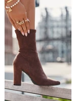 Dámské kozačky na podpatku s prošíváním hnědé Rosivelle Dámské kozačky na podpatku s prošíváním hnědé Rosivelle