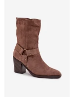 Dámské boty zateplené na podpatku s pásky a ozdobným detailem hnědé Neria Dámské boty zateplené na podpatku s pásky a ozdobným detailem hnědé Neria