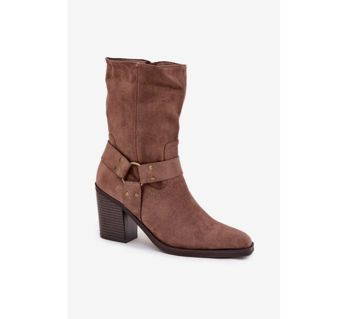 Dámské boty zateplené na podpatku s pásky a ozdobným detailem hnědé Neria Dámské boty zateplené na podpatku s pásky a ozdobným detailem hnědé Neria