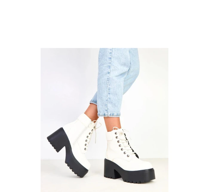 Boty na podpatku model 217926 Solea Boty na podpatku model 217926 Solea