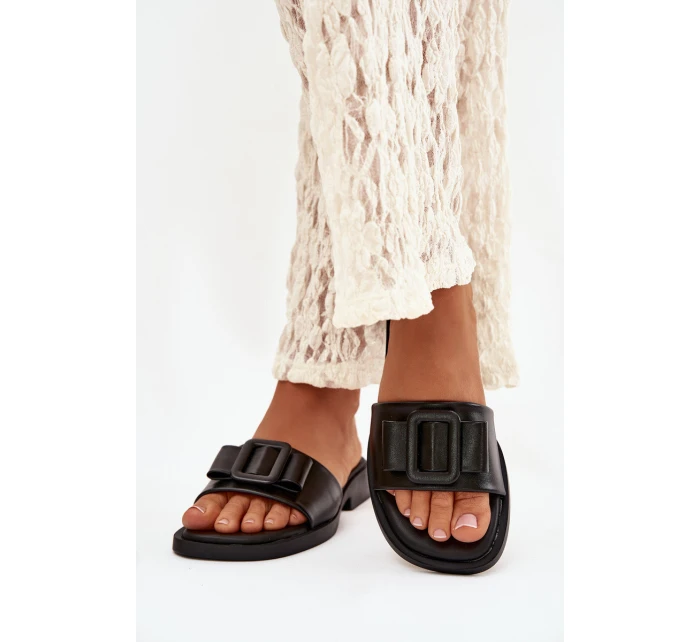 Dámské pantofle na ploché podrážce s přezkou Černé model 21900557 - Boto Dámské pantofle na ploché podrážce s přezkou Černé model 21900557 - Boto