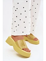 Dámské sandály s páskem Žluté model 22107247 - Boto Dámské sandály s páskem Žluté model 22107247 - Boto