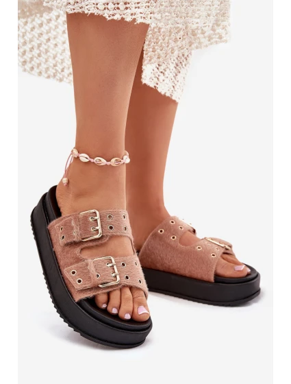 Dámské Pantofle Se Zlatými Přezkami Na Platformě Béžové model 21699298 - Boto Dámské Pantofle Se Zlatými Přezkami Na Platformě Béžové model 21699298 - Boto