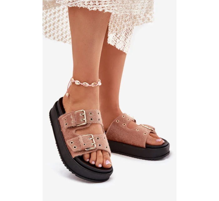 Dámské Pantofle Se Zlatými Přezkami Na Platformě Béžové model 21699298 - Boto Dámské Pantofle Se Zlatými Přezkami Na Platformě Béžové model 21699298 - Boto