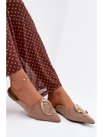 Dámské nazouváky s ozdobným zlatým detailem tmavě béžové model 21918971 - Boto Dámské nazouváky s ozdobným zlatým detailem tmavě béžové model 21918971 - Boto