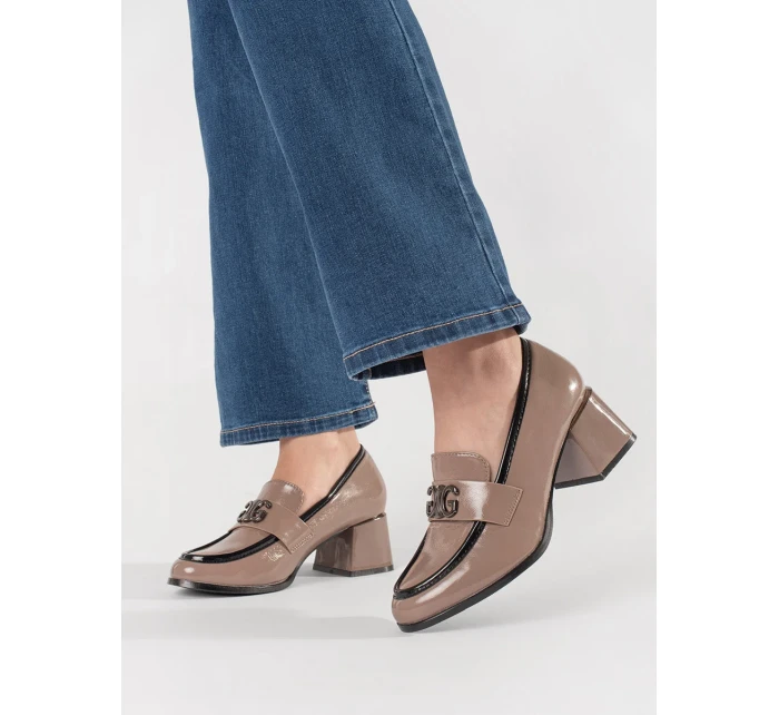 Moderní dámské polobotky na širokém podpatku Moderní dámské polobotky na širokém podpatku