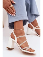 Dámské sandály na podpatku s pásky a kamínky Bílá model 22027976 - Boto Dámské sandály na podpatku s pásky a kamínky Bílá model 22027976 - Boto