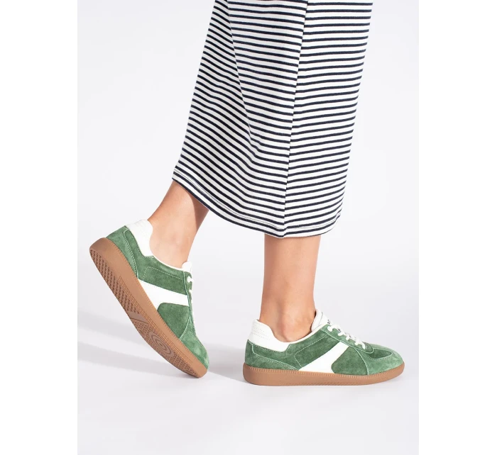 Komfortní tenisky bílé dámské na plochém podpatku Komfortní tenisky bílé dámské na plochém podpatku