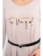 Šaty s ozdobným páskem a nápisem beige