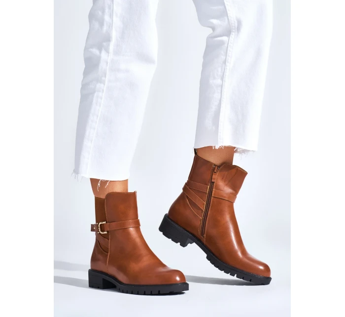 Pěkné hnědé dámské kotníčkové boty na širokém podpatku Pěkné hnědé dámské kotníčkové boty na širokém podpatku