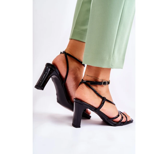 Klasické lakované sandály na podpatku černé model 21591783 - Boto Klasické lakované sandály na podpatku černé model 21591783 - Boto